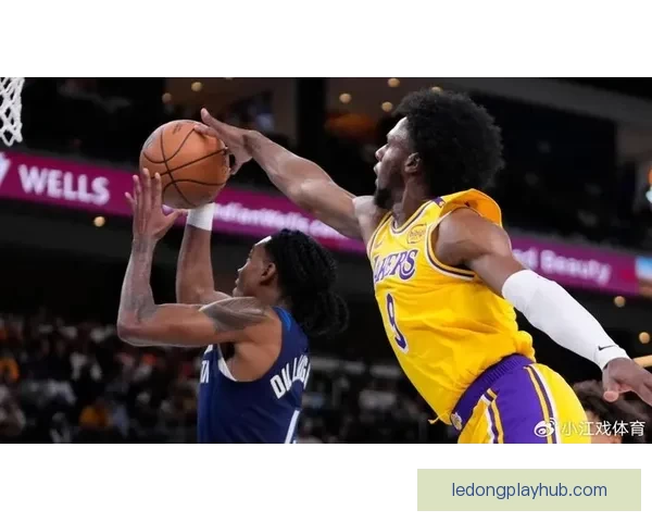 雷迪克称赞球队客场之旅表现出色 布朗尼展现显著进步